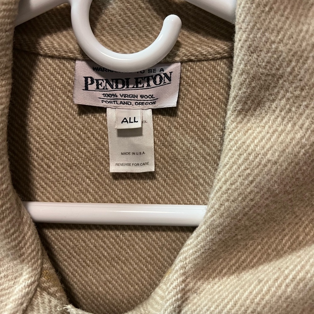 Pendleton Beige and Tan Fringed Women's Cape - Picture 6 of 13